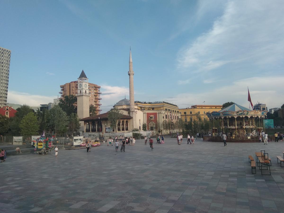 Апартаменты Tirana City Center Экстерьер фото